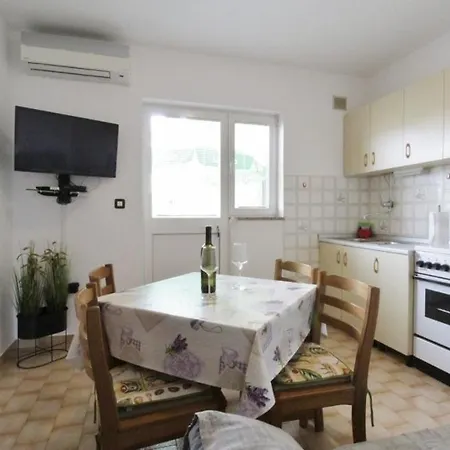Tina Apartment *